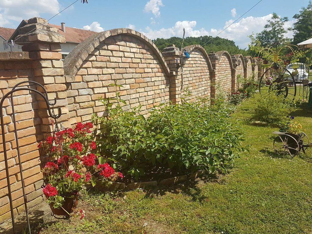 Salas Gnijezdo Bačka Palanka エクステリア 写真